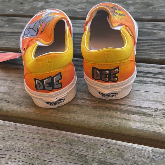 VANS CUSTOM *TOM AND JERRY*  NEW  SIZE 7(WORDING ON BACK OF EACH SHOE) - Picture 6 of 7